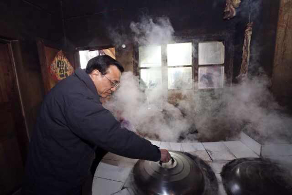 李克強與山村留守兒童父親通話囑平安