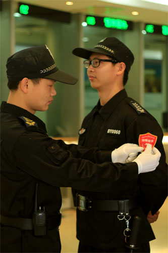 追夢人“保安哥”楊明:14年保安 天津圓夢