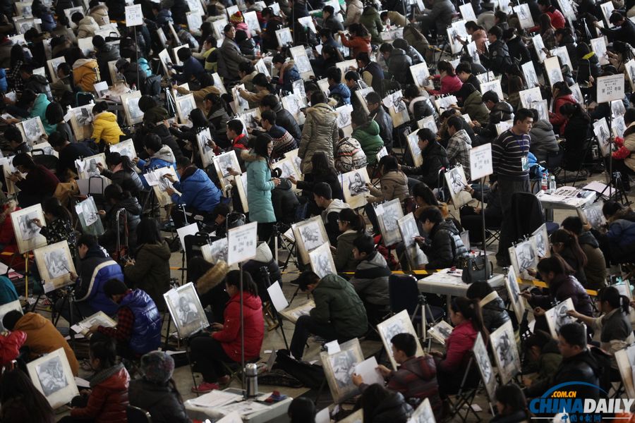 “巨無霸”考場8000余名藝考生同場競藝