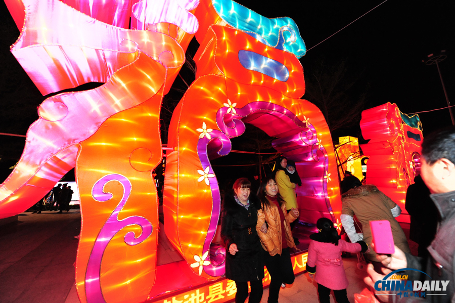 “兩馬同春鬧元宵”大型燈會福州亮燈