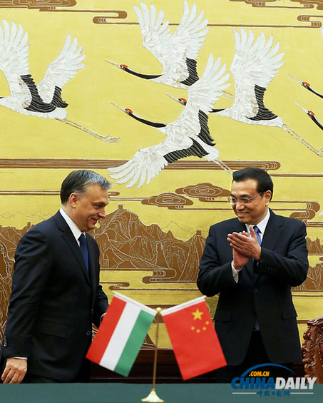 李克強(qiáng)與匈牙利總理歐爾班共同出席簽字儀式