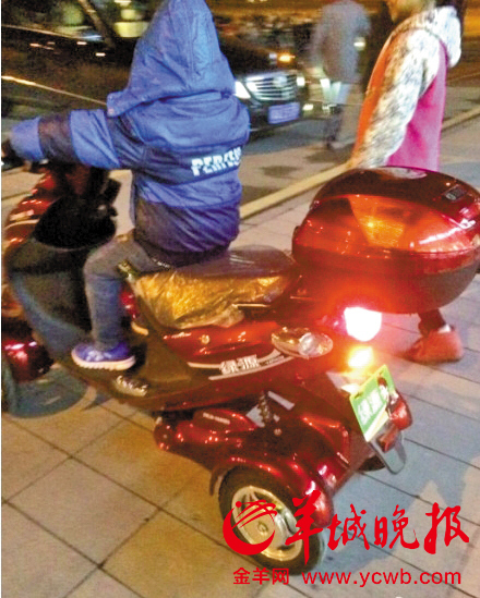 00后男童數千元買禮物送女友 網友驚呼