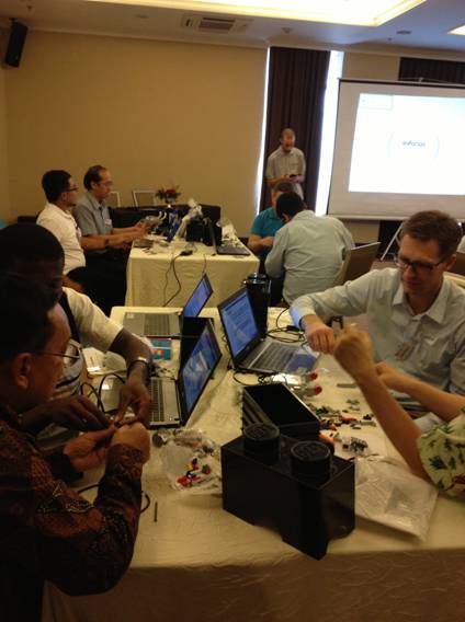 一個機(jī)器人與一個孩子的多種可能性——“玩中學(xué)”的樂高教育