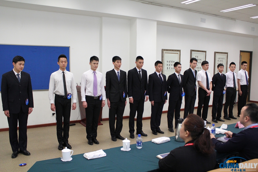 中聯航空乘招聘3千余人爭奪65個名額 現場氣氛火熱