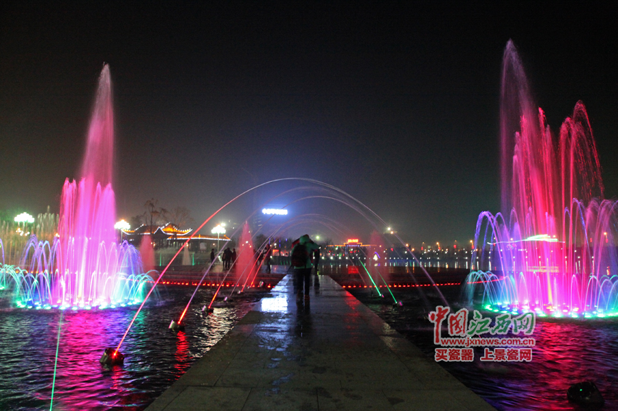 “第六屆全國網絡媒體江西游”記者夜游武寧西海灣