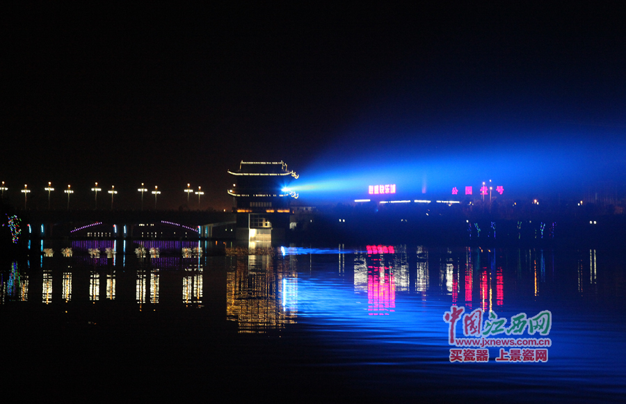 “第六屆全國網絡媒體江西游”記者夜游武寧西海灣