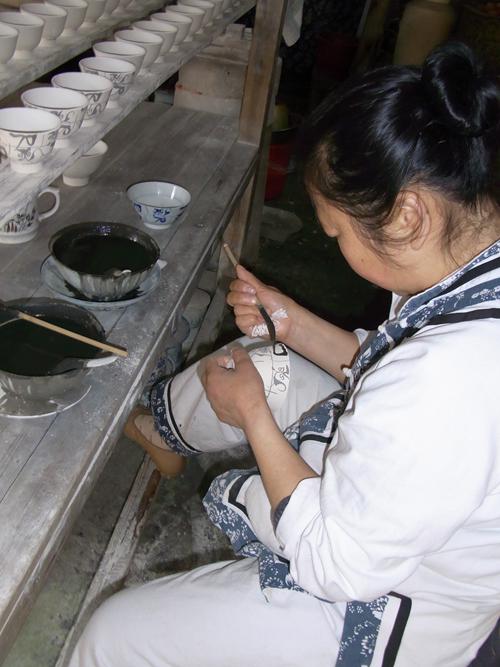 全國網媒記者走進江西“瓷都” 景德鎮手工制瓷“磁”性十足