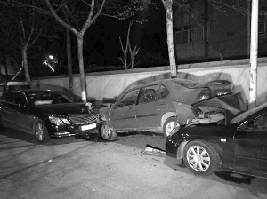 酒駕男連撞7車后躲進飯店 假扮廚師炒龍蝦被識破(圖)