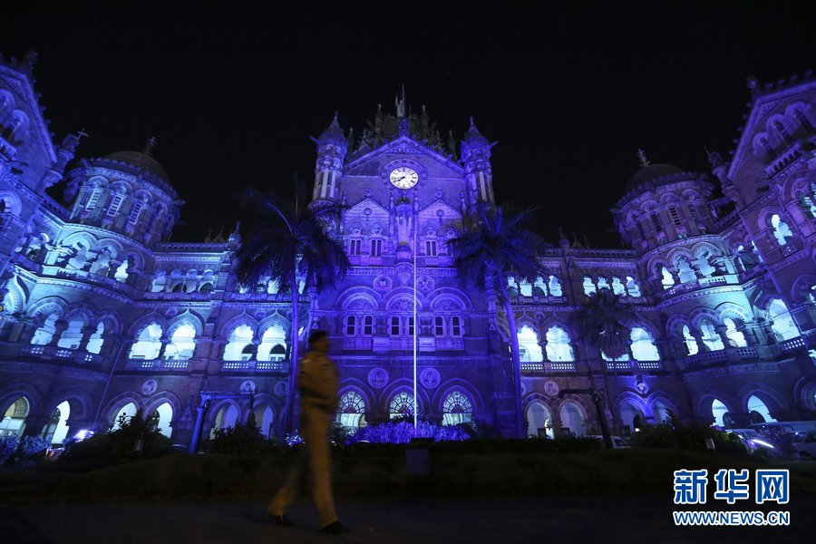 關(guān)注來自星星的孩子 全球?yàn)閻埸c(diǎn)亮藍(lán)燈