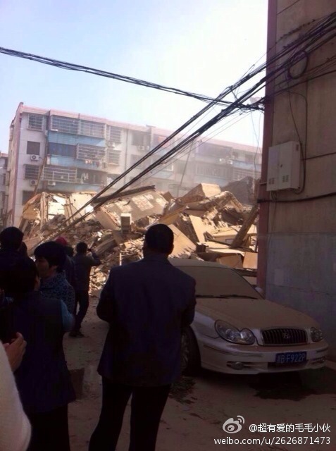 浙江寧波奉化市一幢5層居民房倒塌