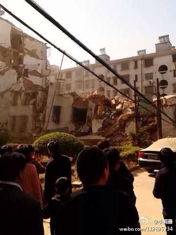 浙江寧波奉化市一幢5層居民房倒塌
