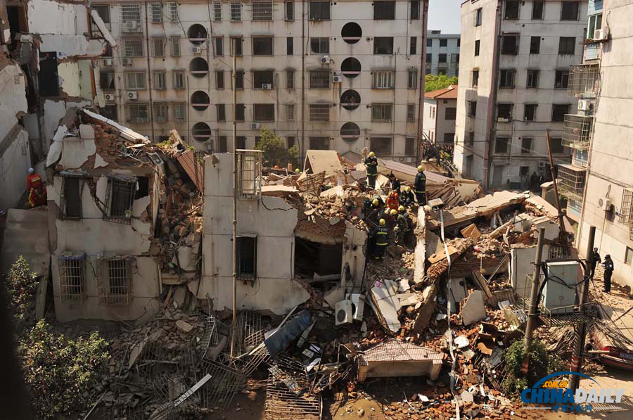 浙江奉化市一幢5層居民樓倒塌 多人被埋