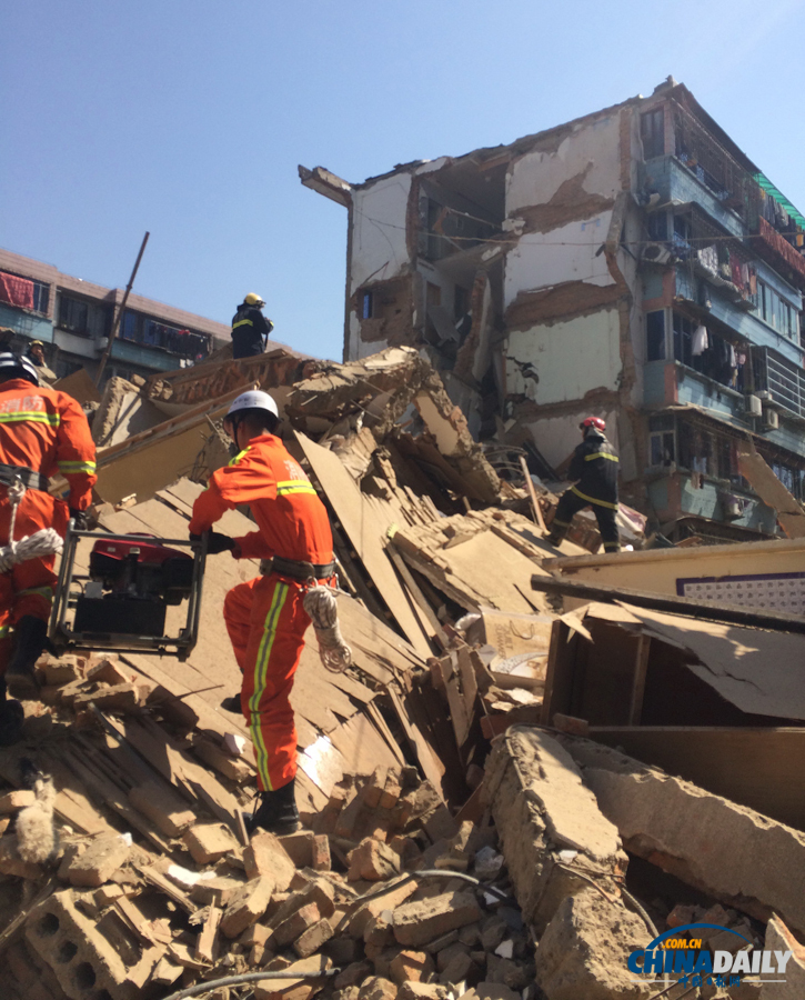 浙江奉化市一幢5層居民樓倒塌 多人被埋