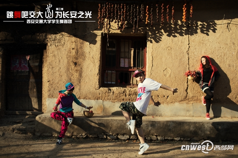 “跳舞吧，交大！”走紅網(wǎng)絡(luò) 高難度動作獲網(wǎng)友點贊