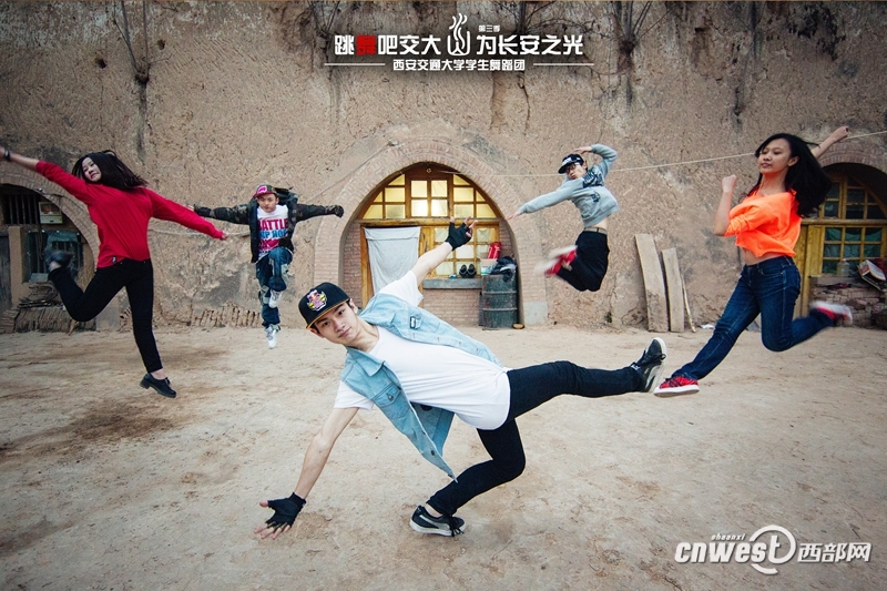 “跳舞吧，交大！”走紅網絡 高難度動作獲網友點贊