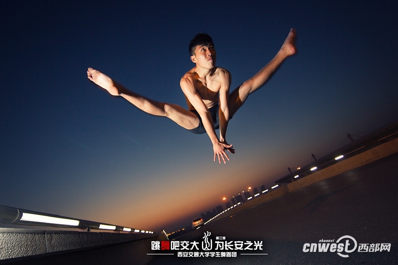 “跳舞吧，交大！”走紅網絡 高難度動作獲網友點贊