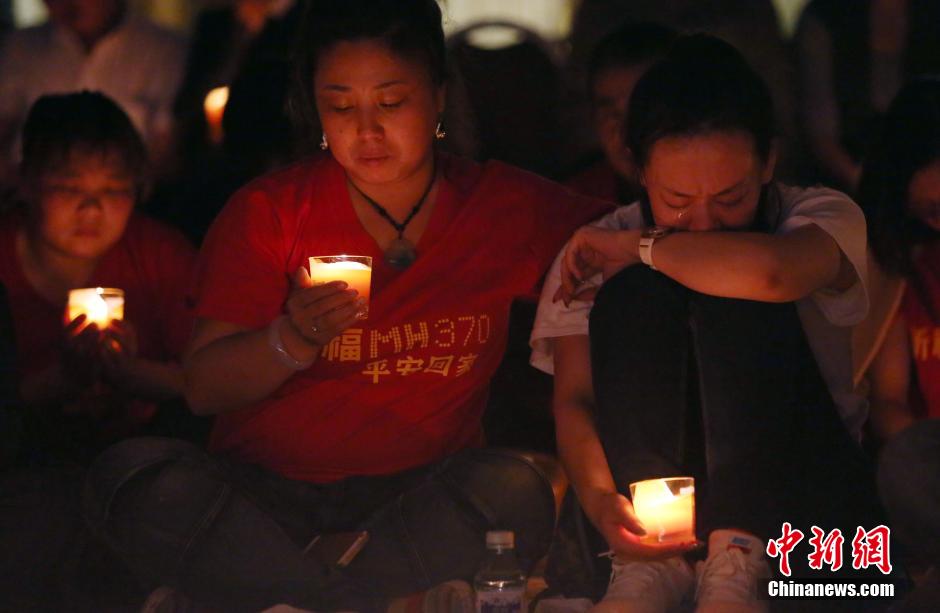 MH370航班失聯滿月 在京乘客家屬舉行祈福活動