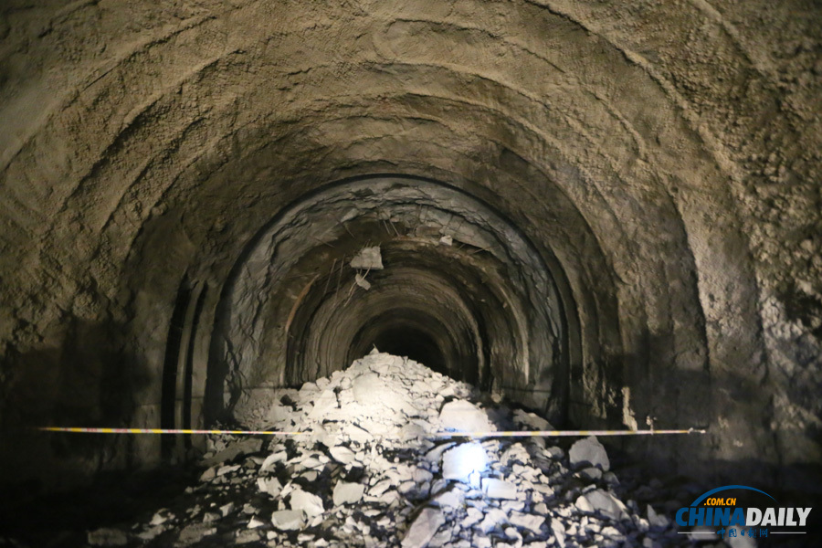 獨龍江公路高黎貢山隧道貫通 當地獨龍族同胞載歌載舞慶祝