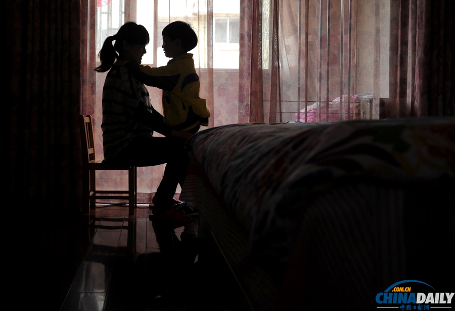 南京頒出首張“單獨二孩”生育證