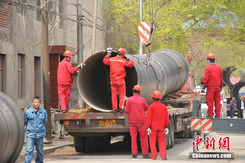 蘭州開挖自流溝鋪設鐵管