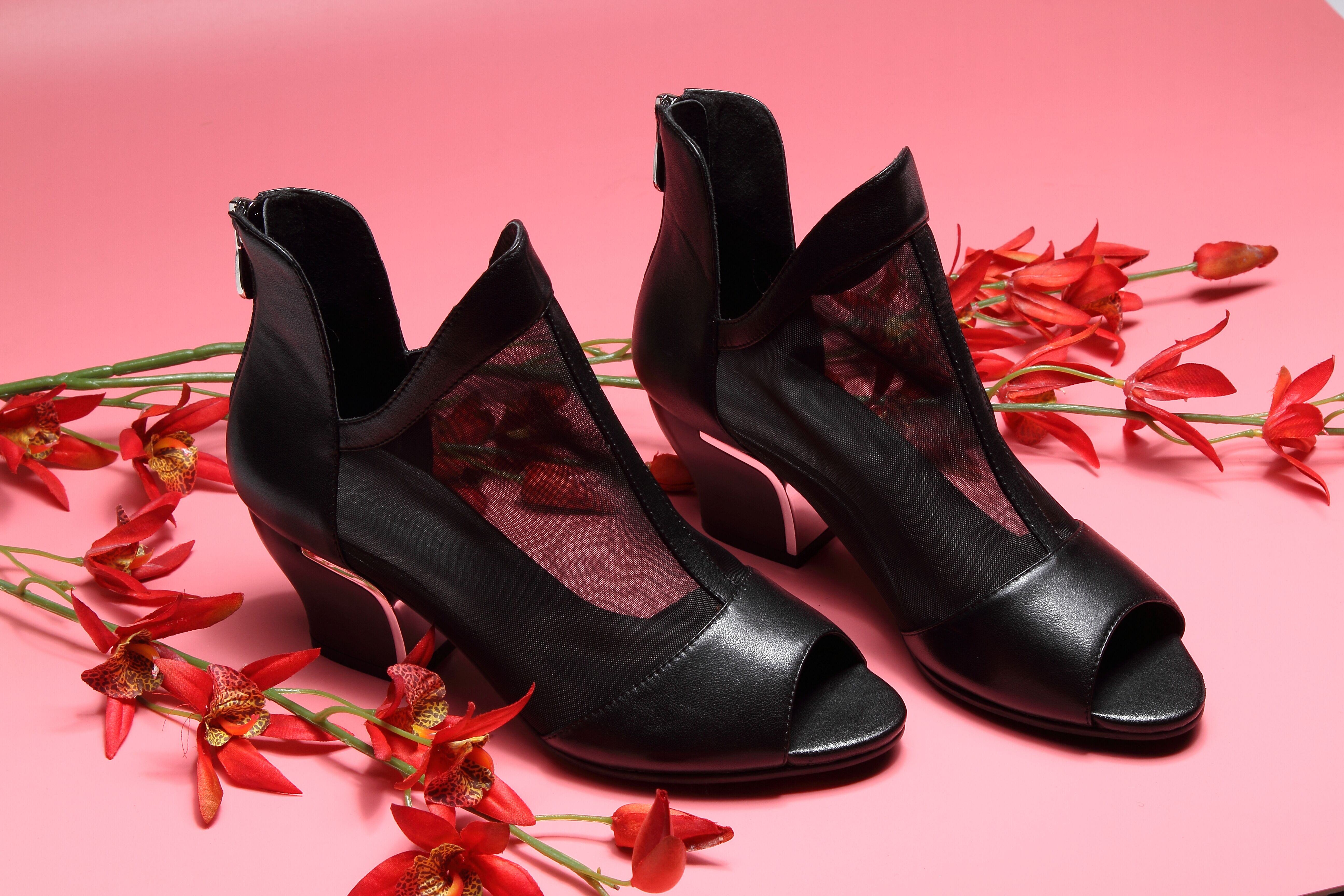 KOMANIC柯瑪妮克, 同步全球時尚