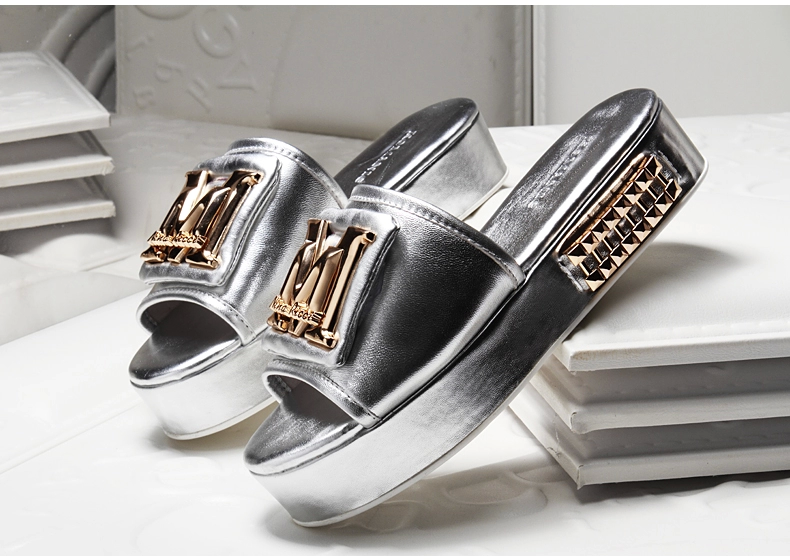 KOMANIC柯瑪妮克, 同步全球時尚