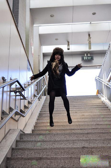 北京黑絲“浮游”女