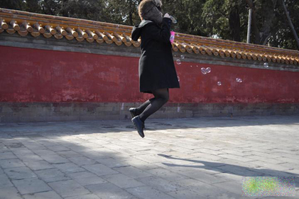 北京黑絲“浮游”女