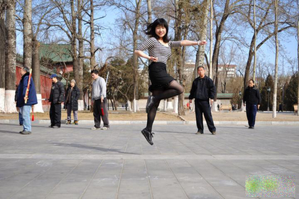 北京黑絲“浮游”女