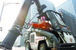 清掃城區街巷告別大掃帚