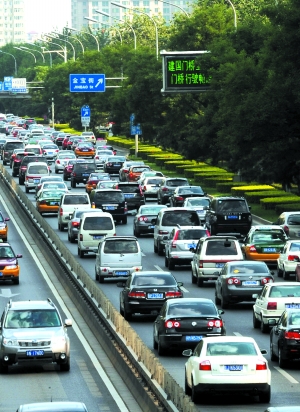 北京周末爆堵持續(xù)近10月 晚高峰持續(xù)4小時(shí)