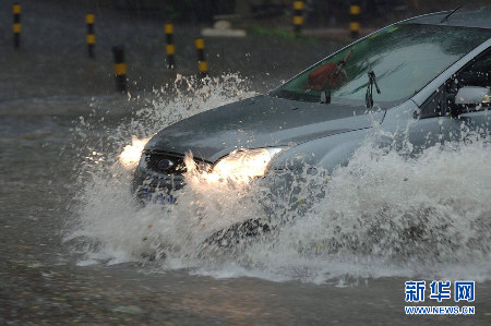 北京遭遇強雷雨天氣 部分地區積水嚴重
