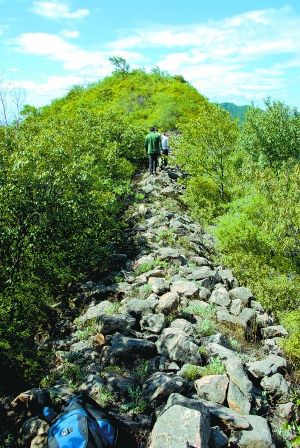 北京昌平山區(qū)發(fā)現(xiàn)1500年前古長(zhǎng)城(圖)