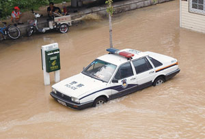 北京自來水管爆裂 中關村大街湍流成河(圖)