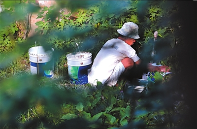 北京城南多家建材城假漆泛濫 黑窩點日產數噸假漆