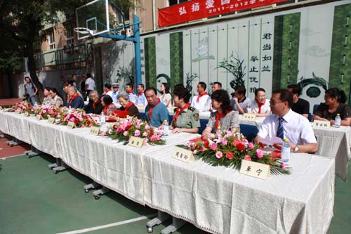 弘揚(yáng)愛國主義 爭當(dāng)紅色少年：和平里第九小學(xué)開學(xué)