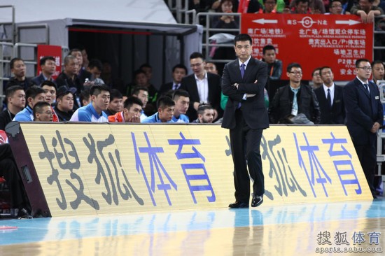老馬32+8力壓阿聯29+11 北京揭幕戰14分勝廣東