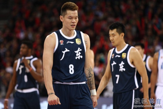 老馬32+8力壓阿聯(lián)29+11 北京揭幕戰(zhàn)14分勝?gòu)V東