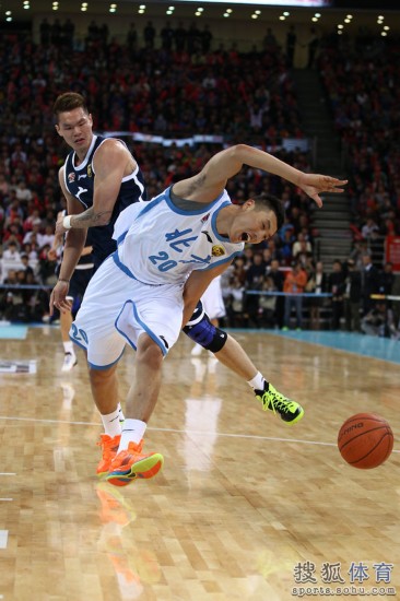 老馬32+8力壓阿聯29+11 北京揭幕戰14分勝廣東