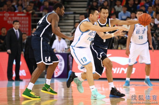 老馬32+8力壓阿聯29+11 北京揭幕戰14分勝廣東