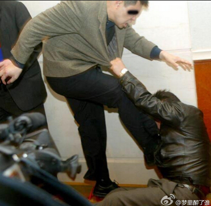 央視兩記者中美航空領域簽約儀式上互毆