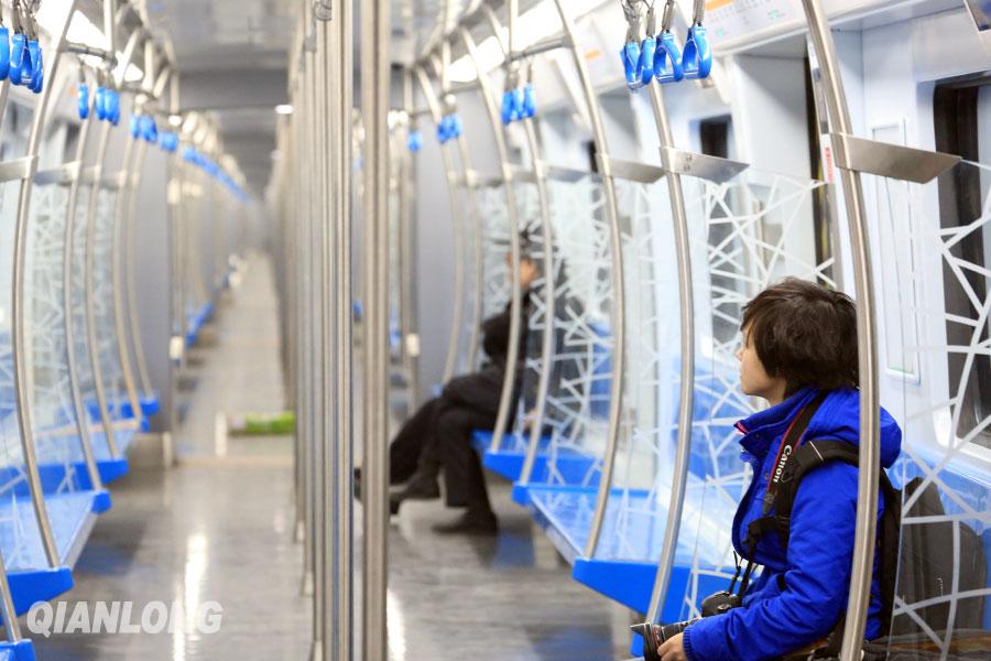 北京地鐵7號線歡樂谷站高清照曝光 似夢幻城堡