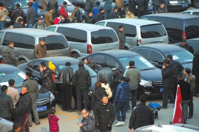 最后一場公車拍賣溢價率創新高