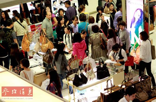 中國(guó)消費(fèi)者信心下降 路透：反腐影響消費(fèi)意愿