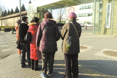 患者呼吁將特效抗癌藥入醫保 人社局:醫保藥品目錄調整是復雜工作