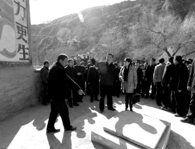 習近平偕彭麗媛重回當年延安插隊村莊