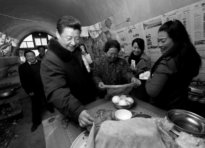 習近平偕彭麗媛重回當年延安插隊村莊