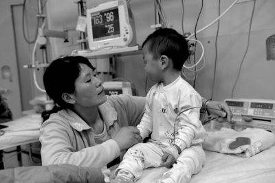 女子攜帶農藥討貨款 意外灑出被兒子誤食