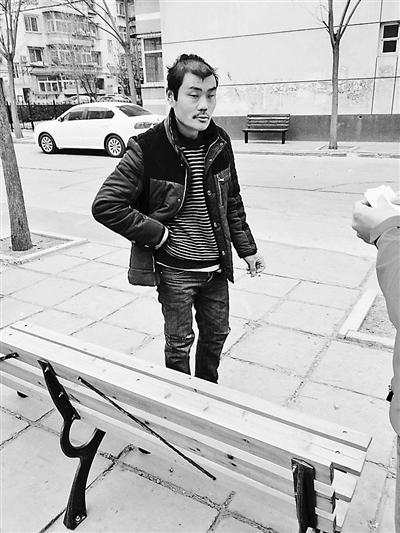 北京一販假團伙雇用殘疾兒童散發小廣告