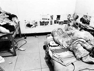 北京一販假團伙雇用殘疾兒童散發小廣告